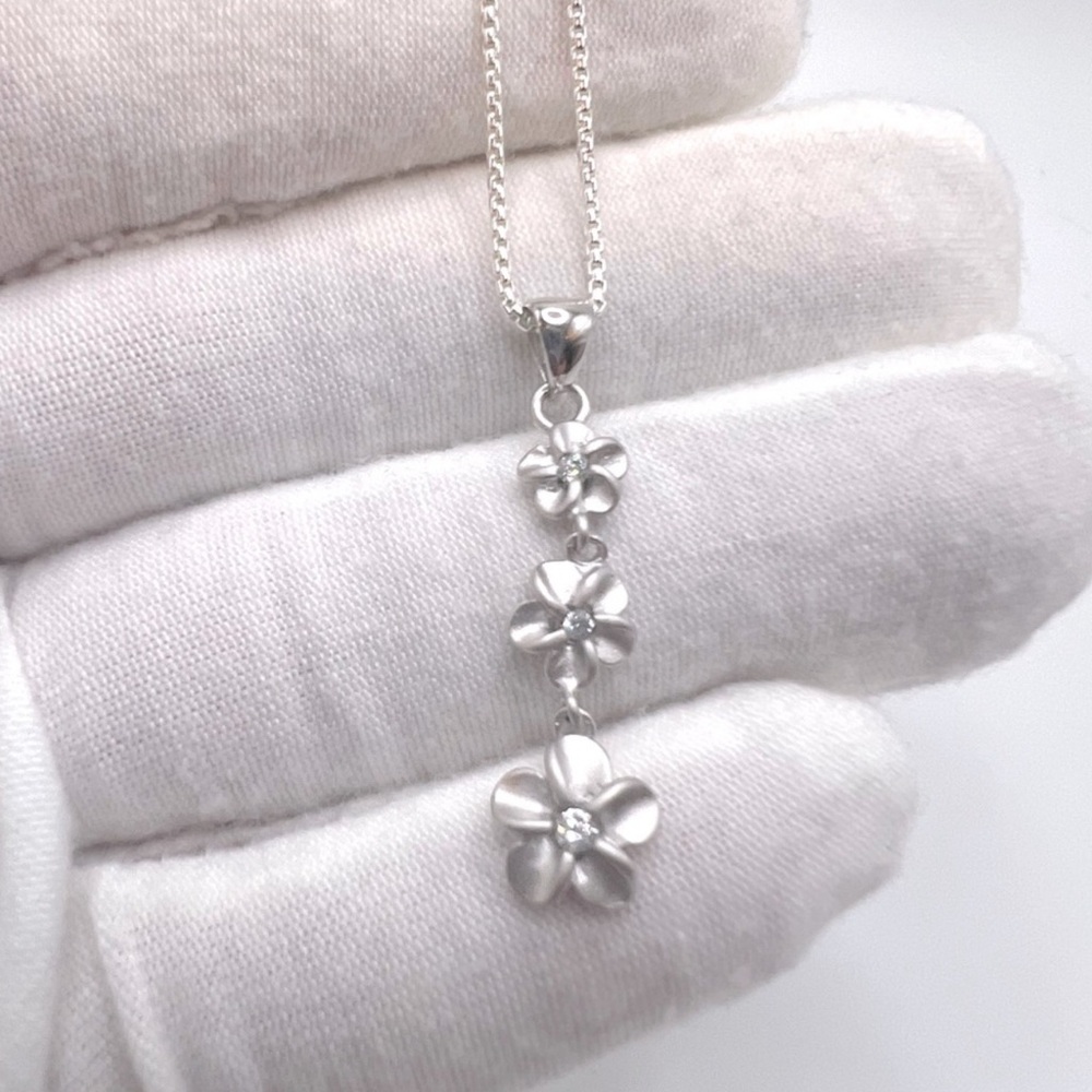 .925 Sterling Silver Plumerias Necklace with Cz Accents - Picture 7 of 13